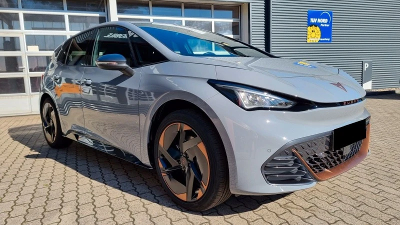 Cupra Born 58kWh*CAMERA*TERMOPOMPA*PILOT M PACK, снимка 1 - Автомобили и джипове - 45095175