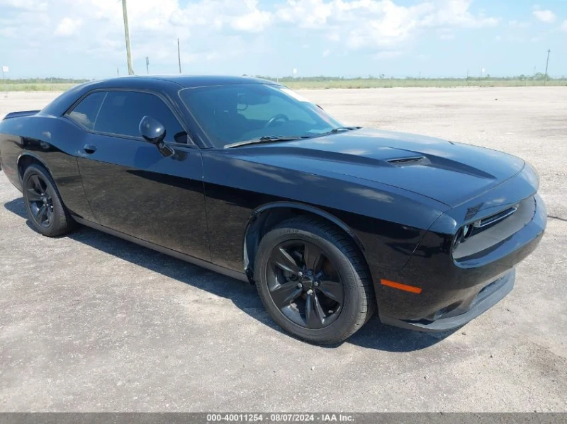 Dodge Challenger 3.6L V-6 DOHC, VVT, 305HP Rear Wheel Drive, снимка 1 - Автомобили и джипове - 47605065