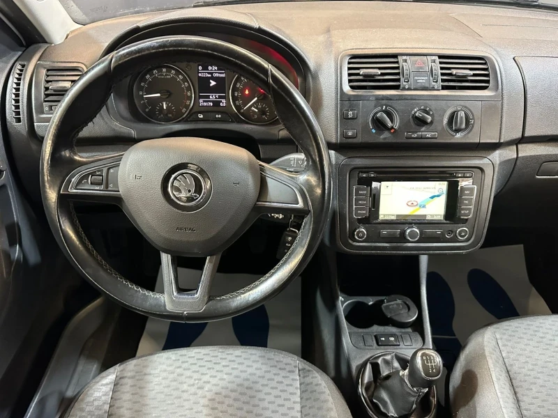 Skoda Fabia  90 hp /Navi/+ Нов акумулатор , снимка 5 - Автомобили и джипове - 49066551