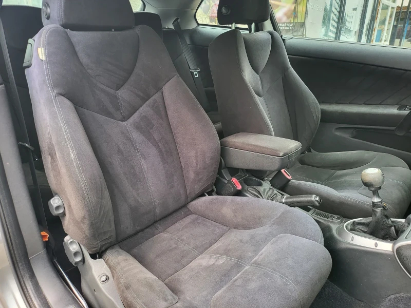 Alfa Romeo Gt 1.9JTDm 150k.c., снимка 11 - Автомобили и джипове - 50670363