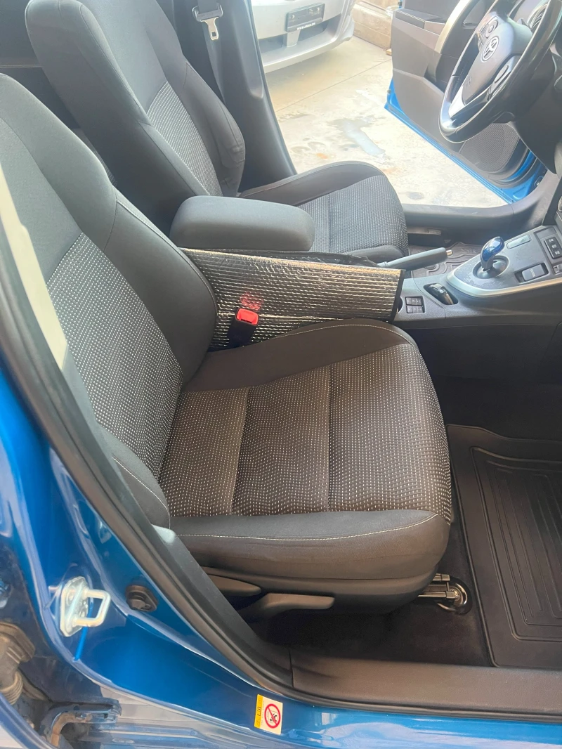 Toyota Auris 1.8, снимка 12 - Автомобили и джипове - 50804727