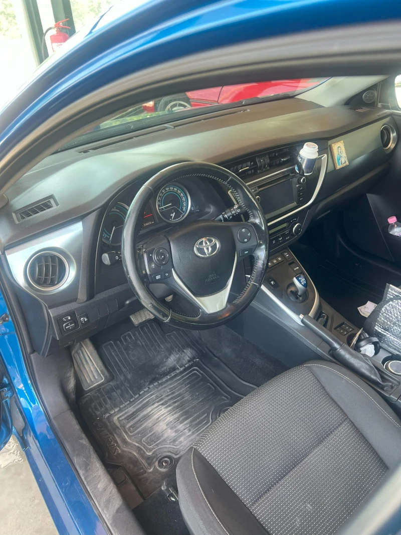 Toyota Auris 1.8, снимка 9 - Автомобили и джипове - 50804727