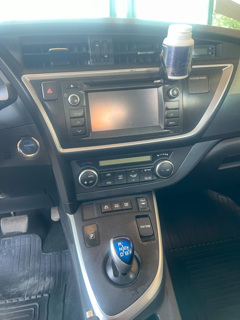 Toyota Auris 1.8, снимка 14 - Автомобили и джипове - 50804727