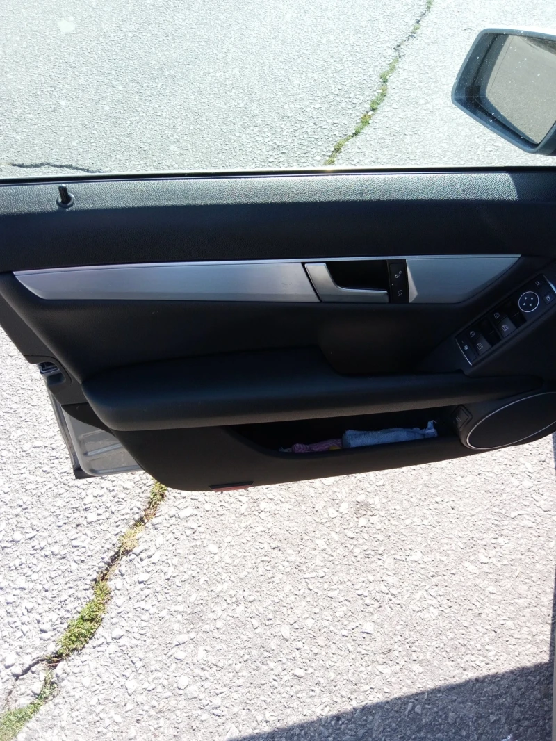 Mercedes-Benz C 180 AMG пакет, снимка 7 - Автомобили и джипове - 51115581