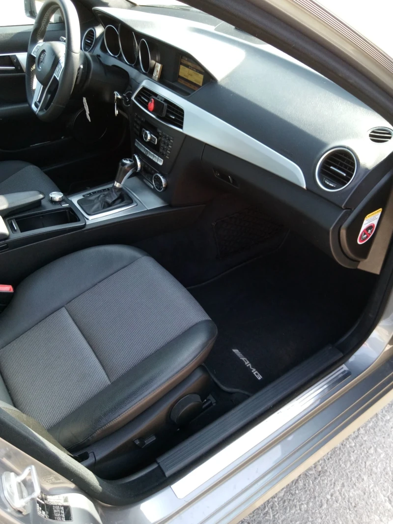 Mercedes-Benz C 180 AMG пакет, снимка 6 - Автомобили и джипове - 51115581