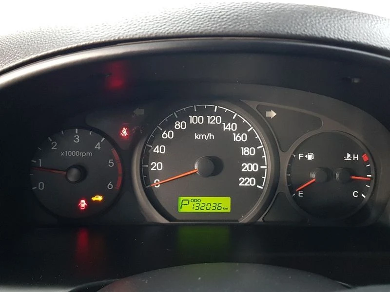 Hyundai Starex 2.5 Automatic, снимка 7 - Автомобили и джипове - 55948918