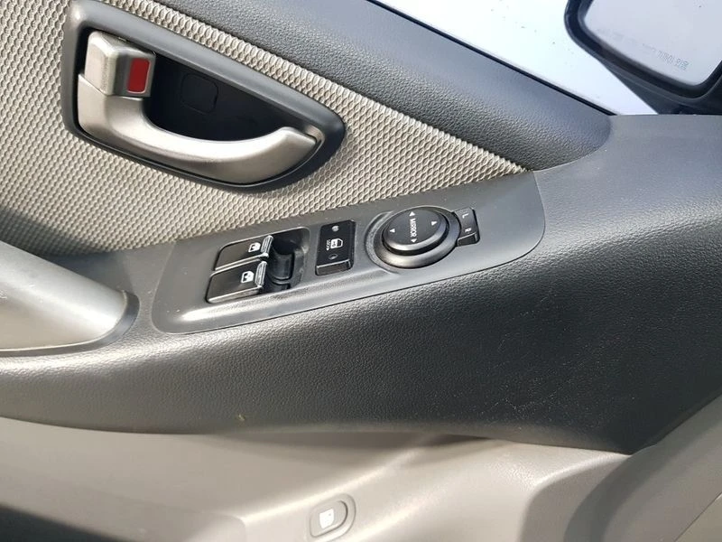 Hyundai Starex 2.5 Automatic, снимка 16 - Автомобили и джипове - 55948918