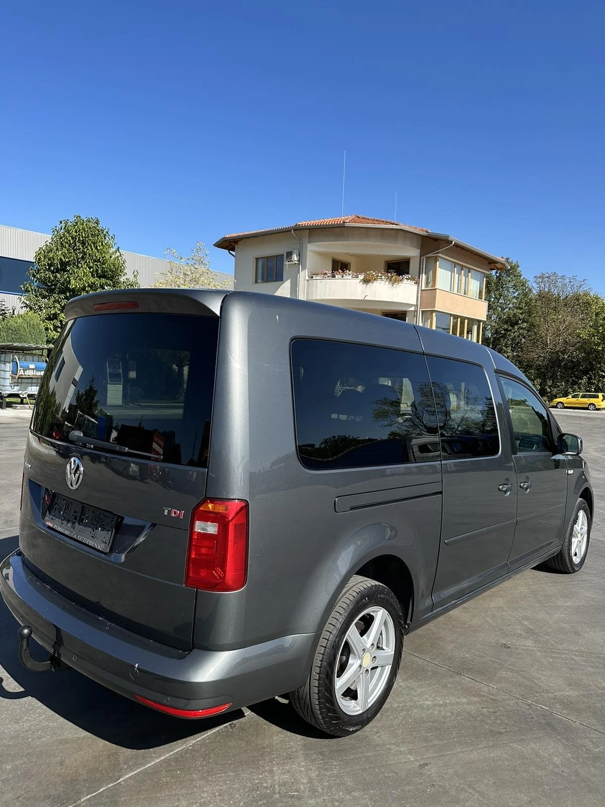 VW Caddy 2.0 Tdi Maxi+ DSG+ NAVI - изображение 6