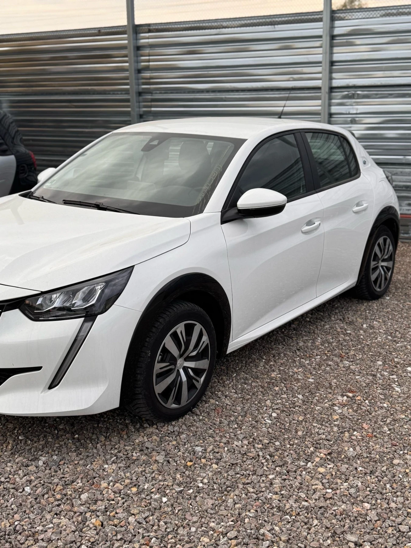 Peugeot 208  - изображение 2