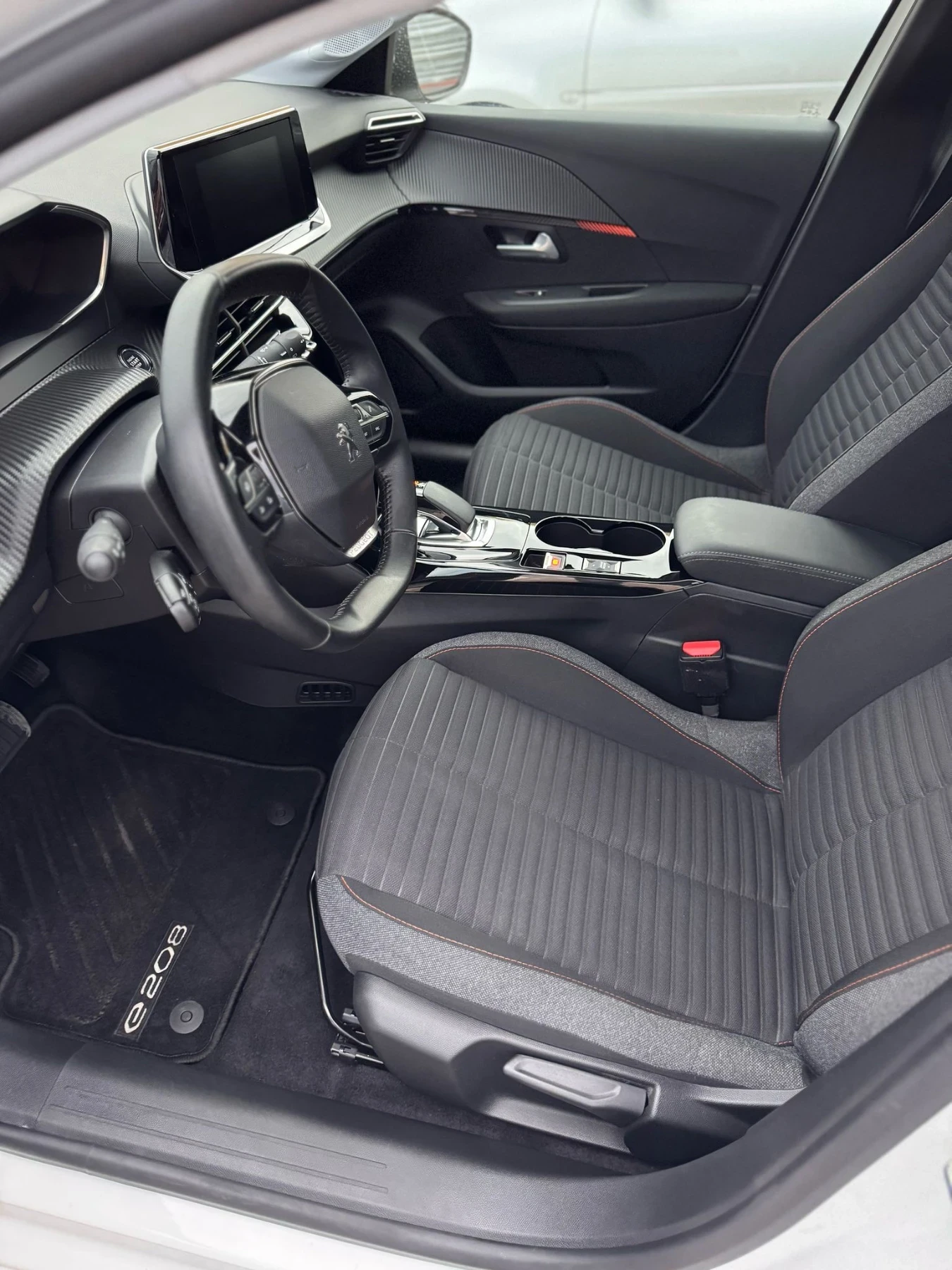 Peugeot 208  - изображение 7
