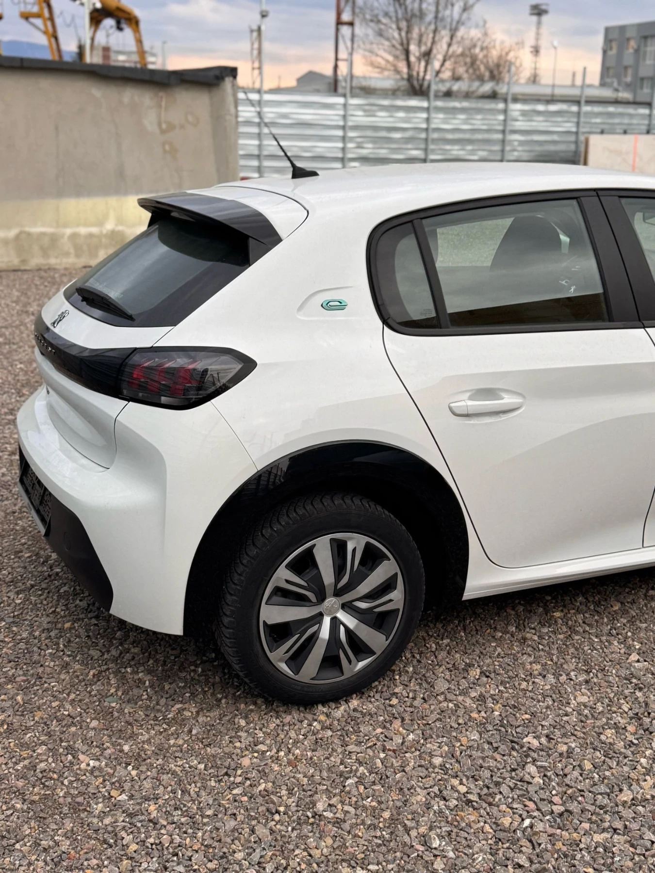 Peugeot 208  - изображение 4