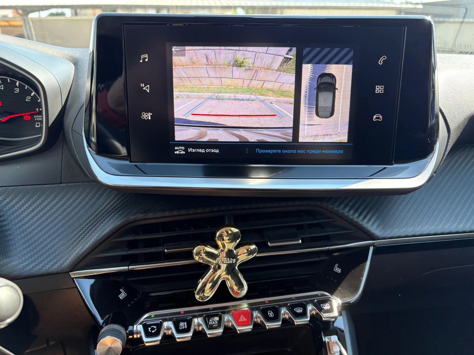 Peugeot 208  - изображение 7