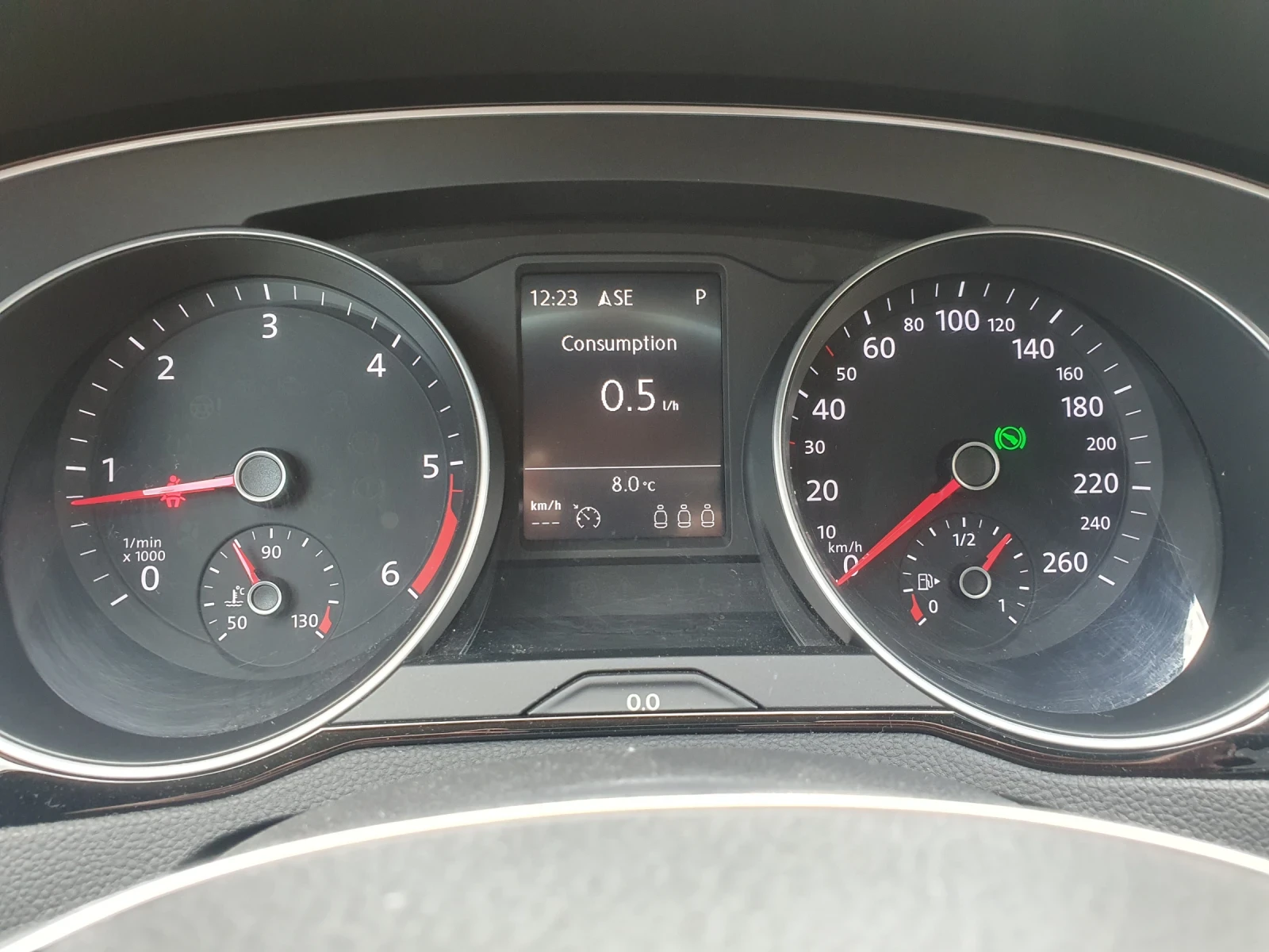 VW Passat B8, снимка 8 - Автомобили и джипове - 53799664