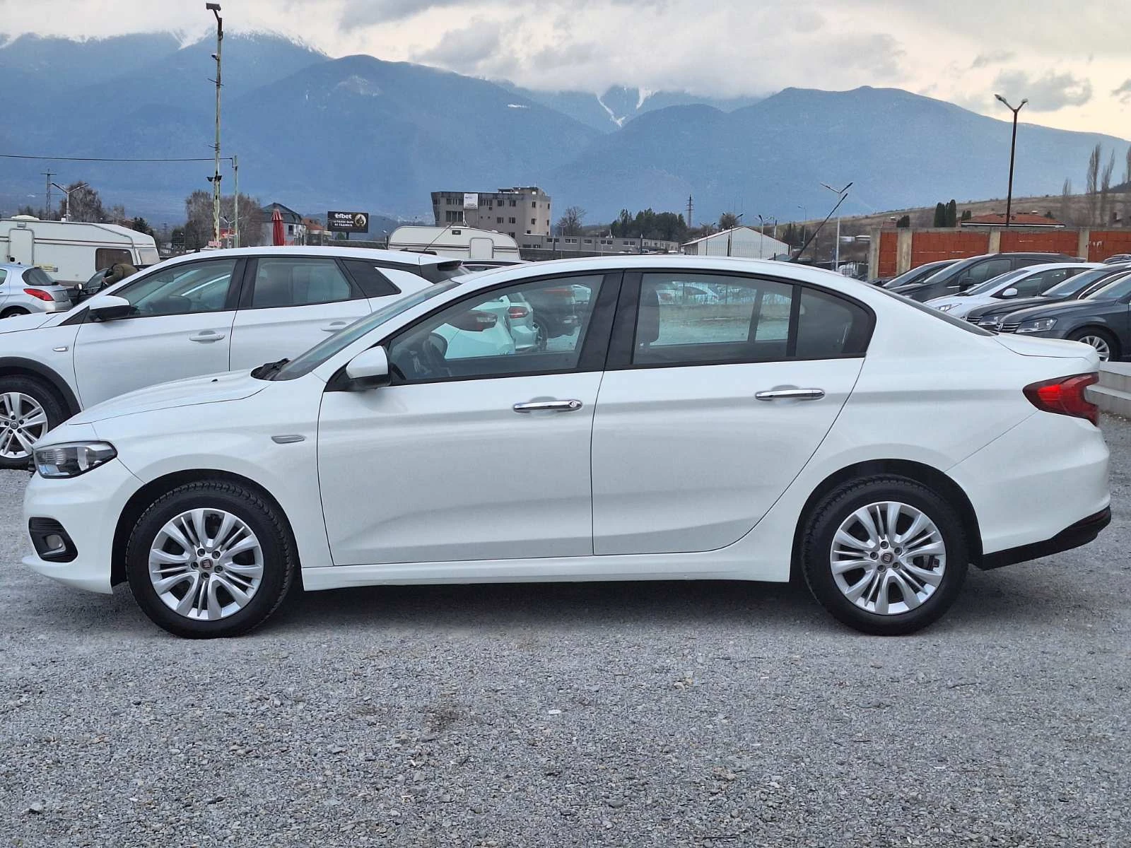 Fiat Tipo 1.6 M JET-LOUNGE-СЕДАН, снимка 2 - Автомобили и джипове - 53978934