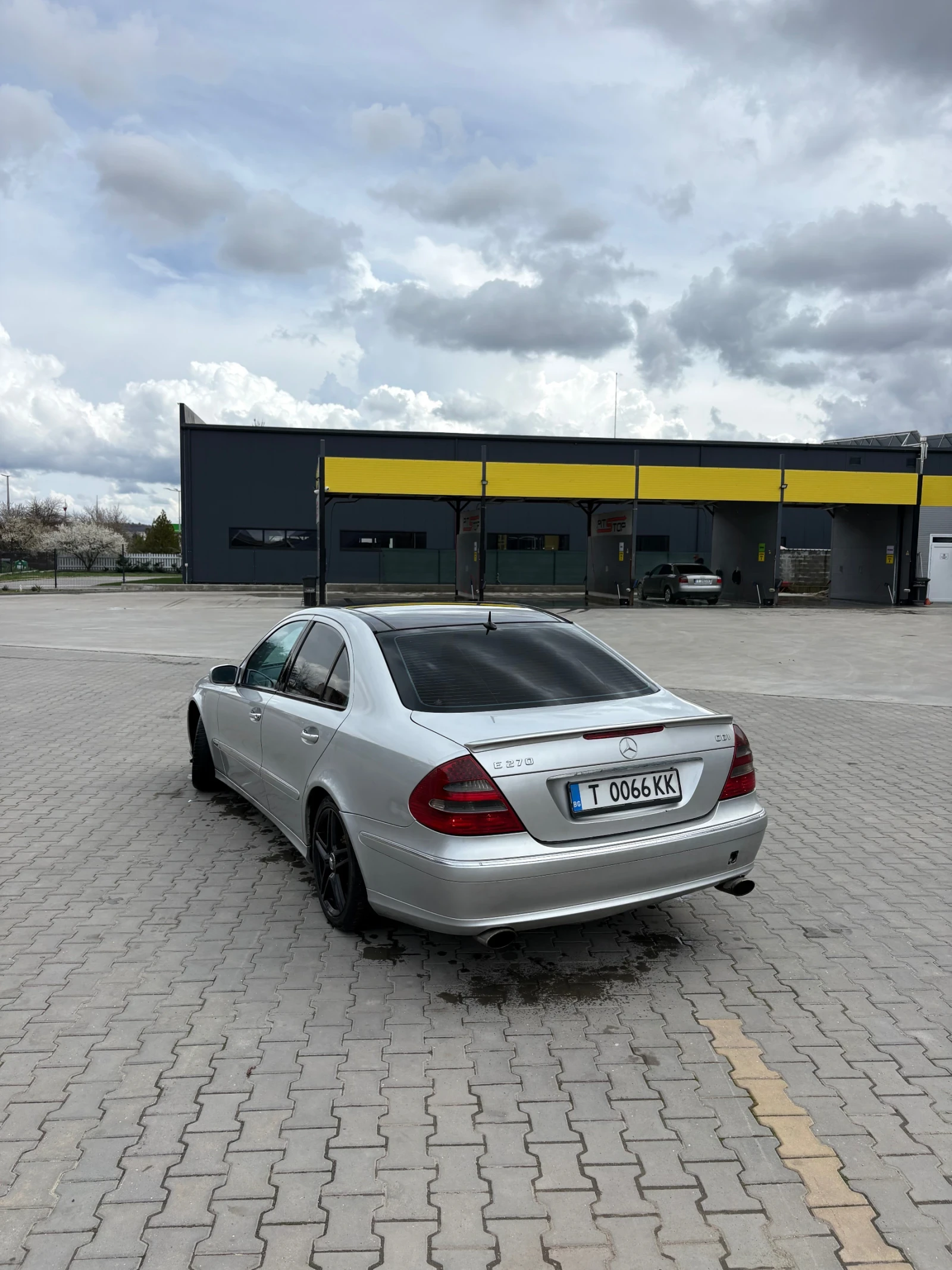 Mercedes-Benz E 270, снимка 5 - Автомобили и джипове - 54009985