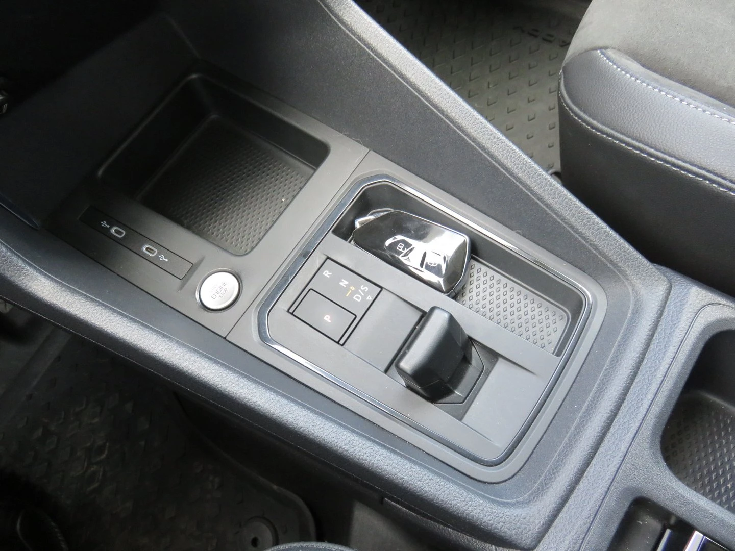 VW Caddy, снимка 11 - Автомобили и джипове - 56420524