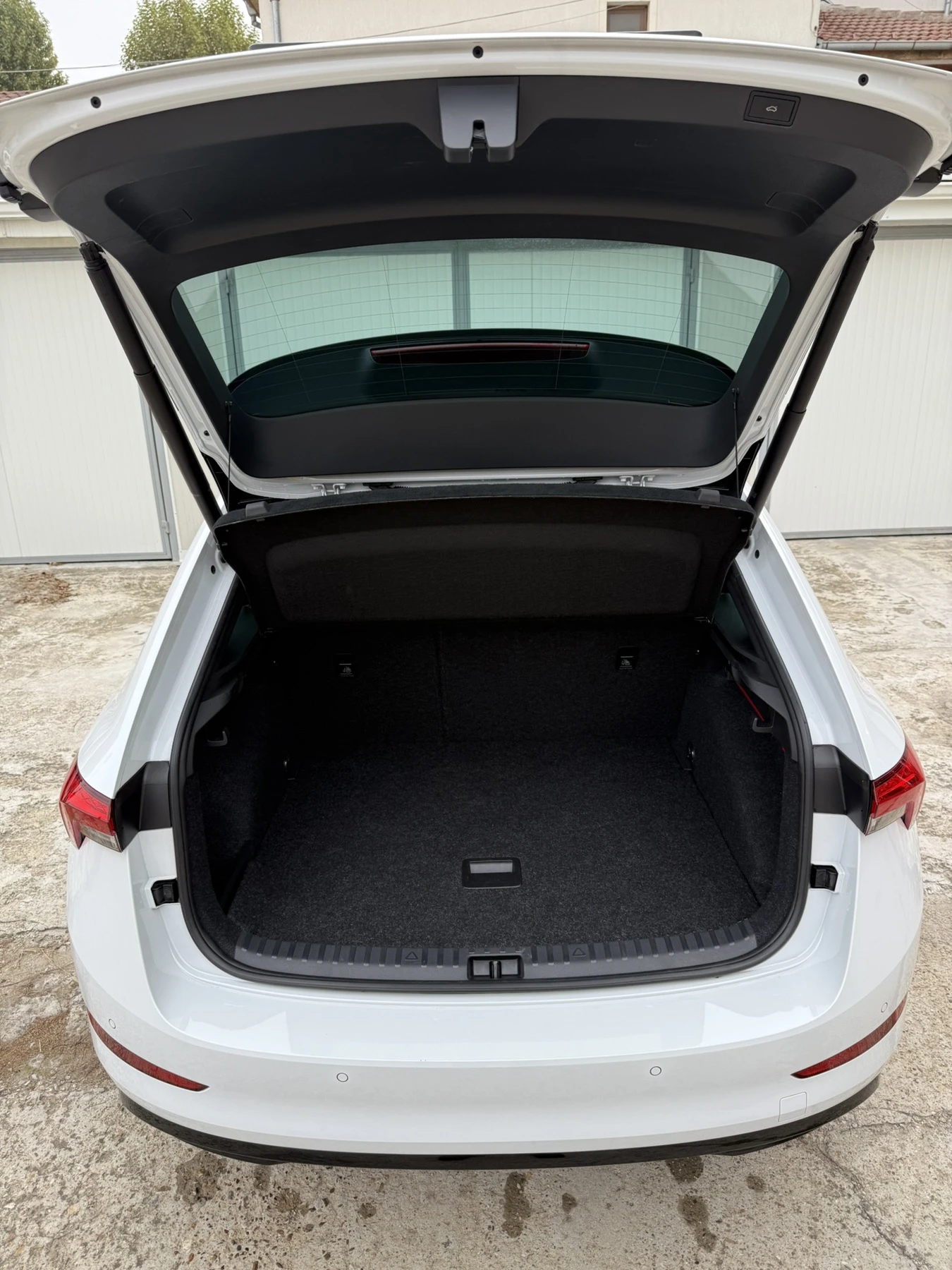 Skoda Scala 1.5 Monte Carlo\DSG\Pano, снимка 13 - Автомобили и джипове - 54324835