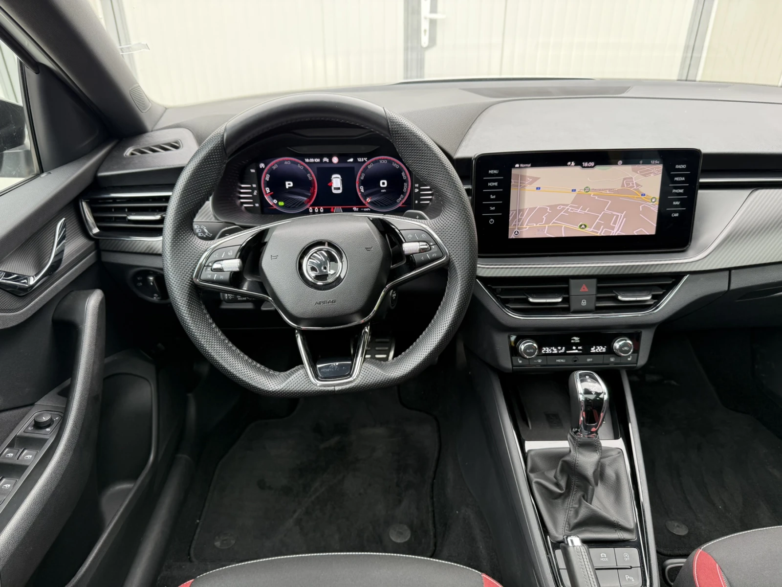 Skoda Scala 1.5 Monte Carlo\DSG\Pano, снимка 8 - Автомобили и джипове - 54324835