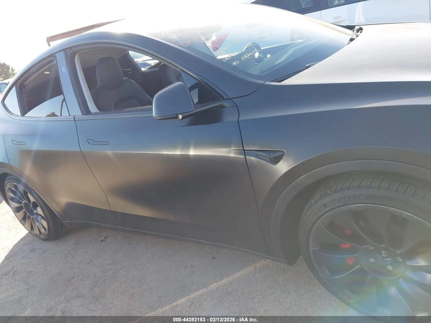Tesla Model Y Performance Dual Motor All-Wheel Drive, снимка 13 - Автомобили и джипове - 54419099