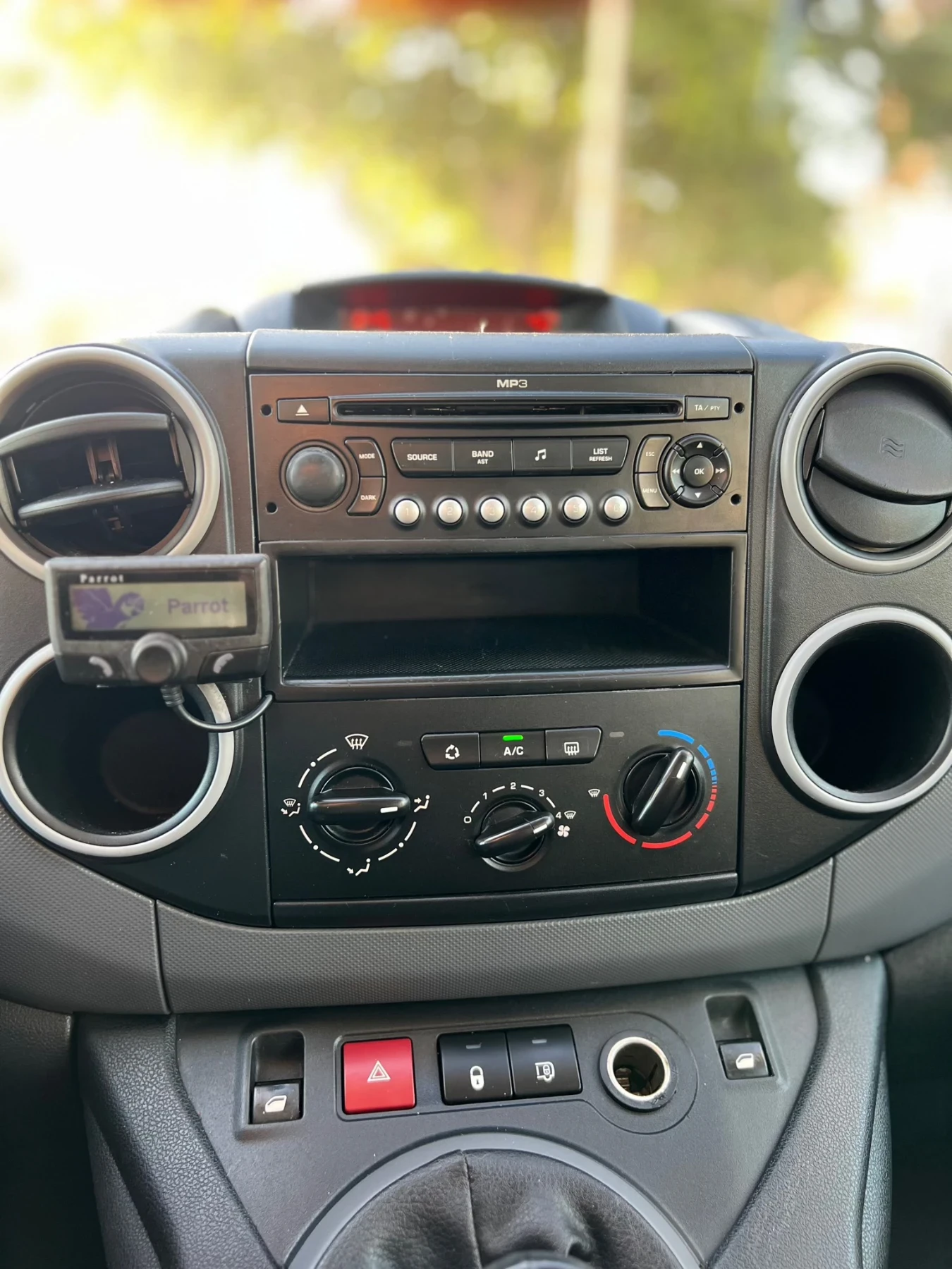 Peugeot Partner 1.6HDI, снимка 9 - Автомобили и джипове - 55694601