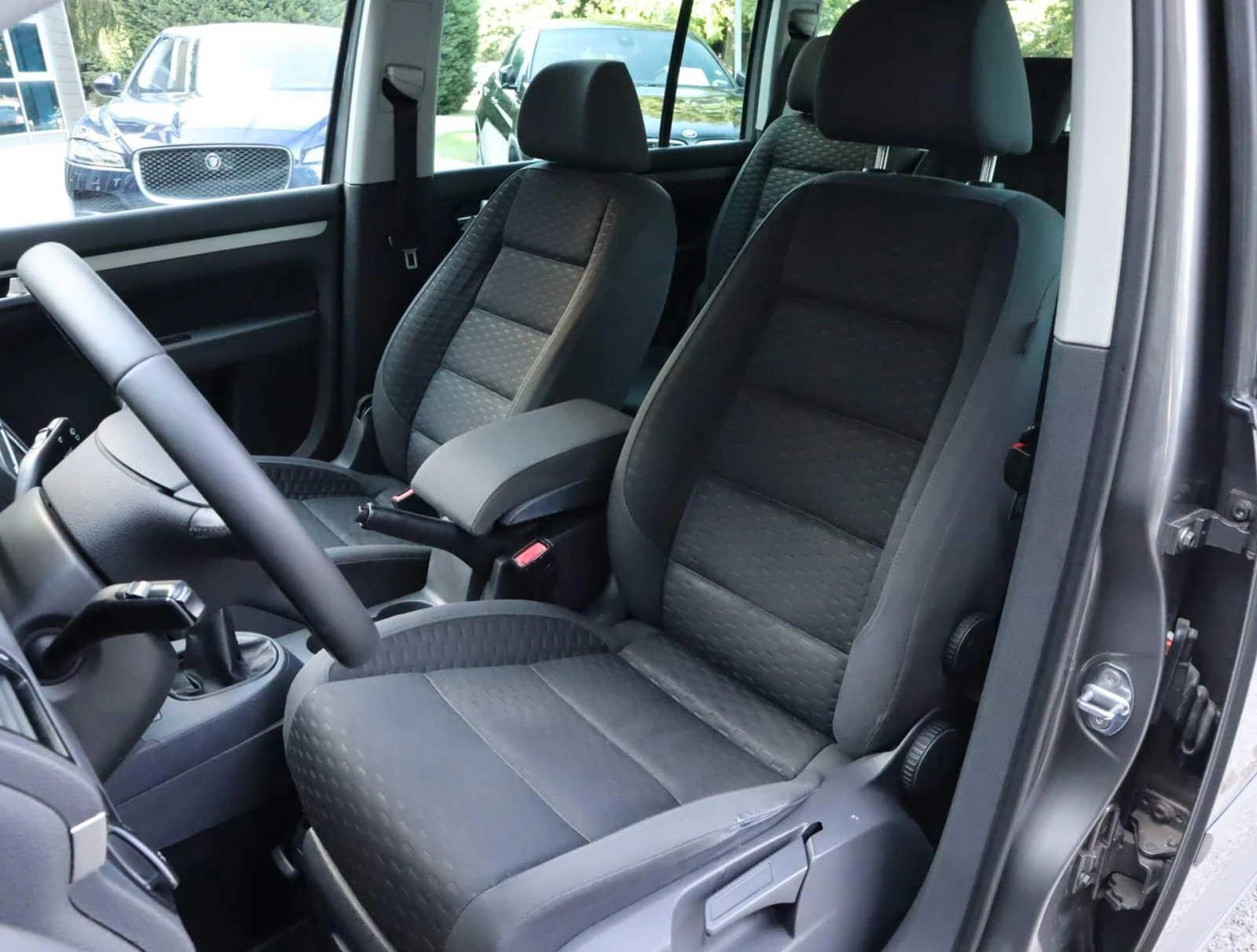 VW Touran 1.4i/Подгрев/Климатроник, снимка 8 - Автомобили и джипове - 56219372