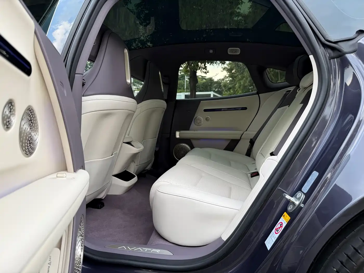 Avatr 06 Pro Extended Range Edition, снимка 17 - Автомобили и джипове - 56640582