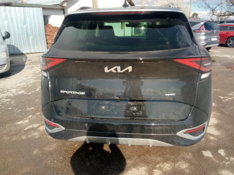 Kia Sportage 1.6 дизел, снимка 4 - Автомобили и джипове - 47205028