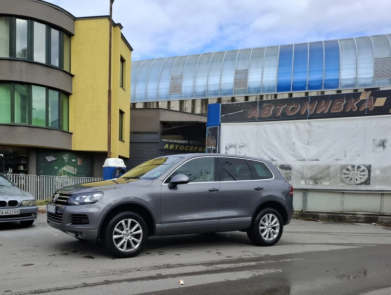 VW Touareg 3.0TDI V6, снимка 3 - Автомобили и джипове - 53402334