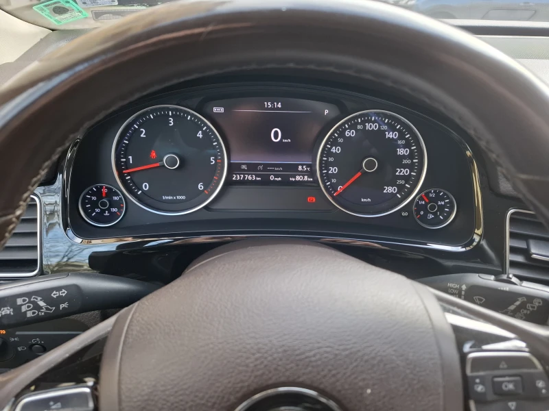 VW Touareg 3.0TDI V6, снимка 11 - Автомобили и джипове - 53402334
