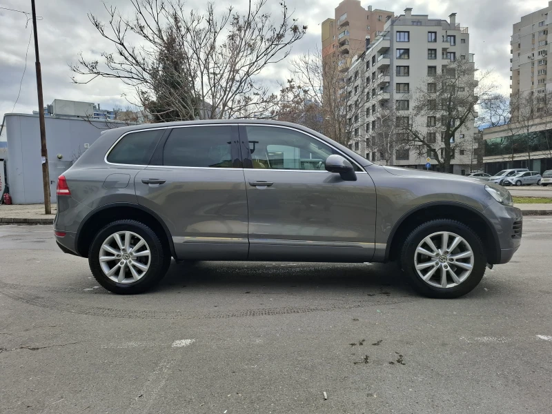 VW Touareg 3.0TDI V6, снимка 2 - Автомобили и джипове - 53402334
