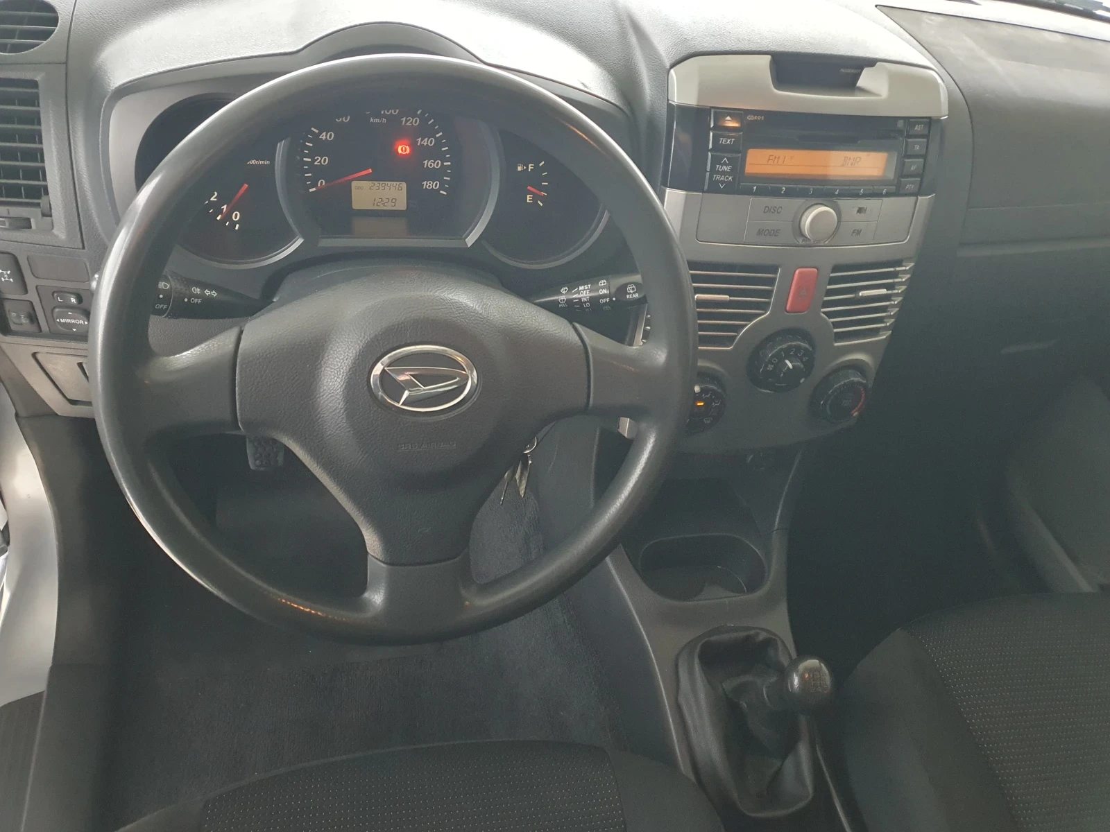 Daihatsu Terios 1.3 86kc  4x4, снимка 13 - Автомобили и джипове - 53527291