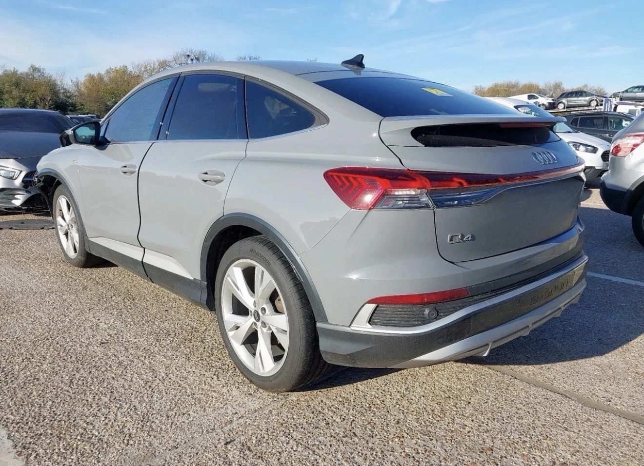 Audi Q4 35 etron 55kw 170кс, снимка 13 - Автомобили и джипове - 54221633