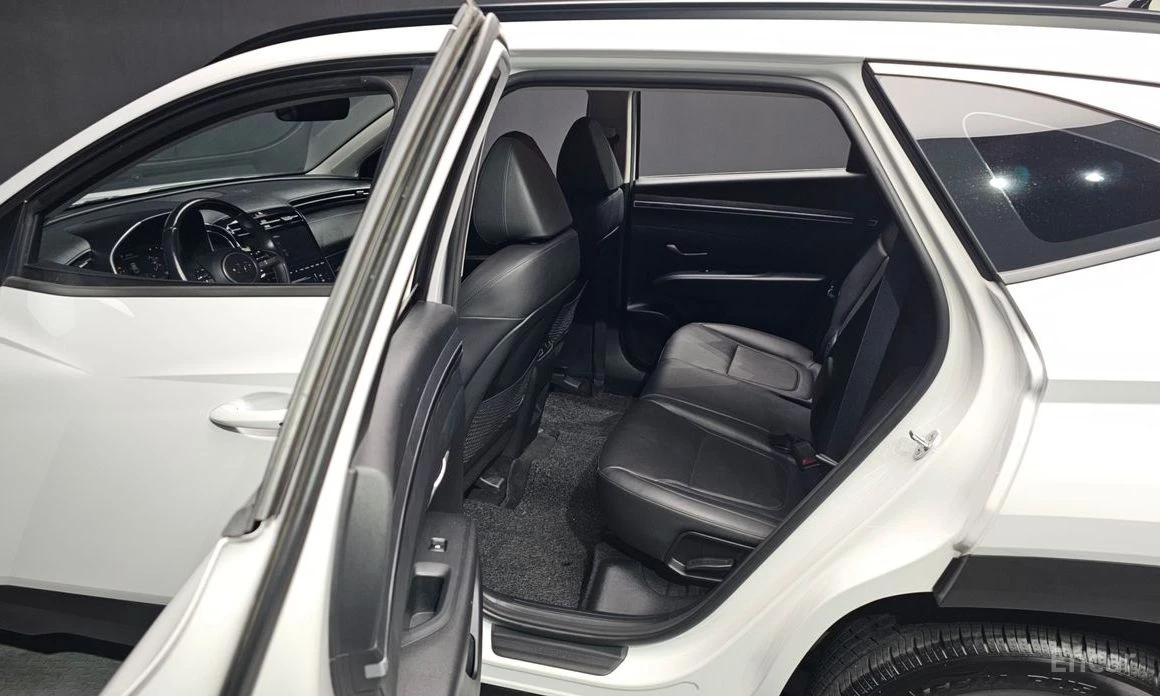 Hyundai Tucson 1.6* TURBO* PREMIUM* ПОДГРЕВ* ОБДУХВАНЕ* КАМЕРА* , снимка 16 - Автомобили и джипове - 54227520