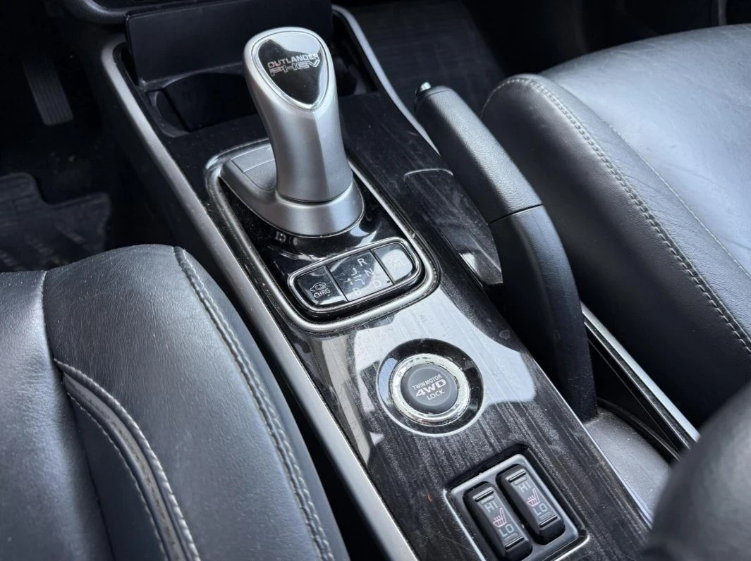 Mitsubishi Outlander Diamond PHEV 4x4 , снимка 13 - Автомобили и джипове - 55637168