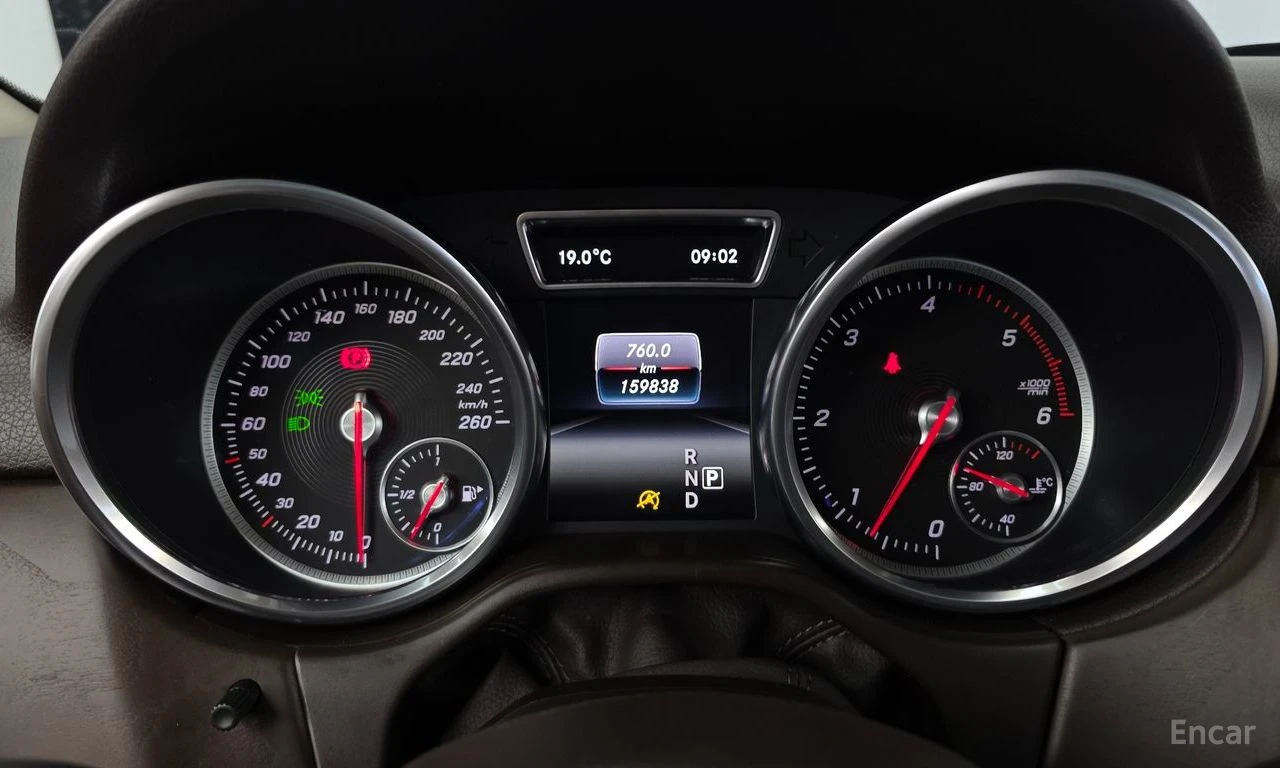 Mercedes-Benz GLE 350 AMG* LINE* ПОДГРЕВ* ОБДУХВАНЕ* LANE* ASSIST* ПАНОР, снимка 10 - Автомобили и джипове - 56120562