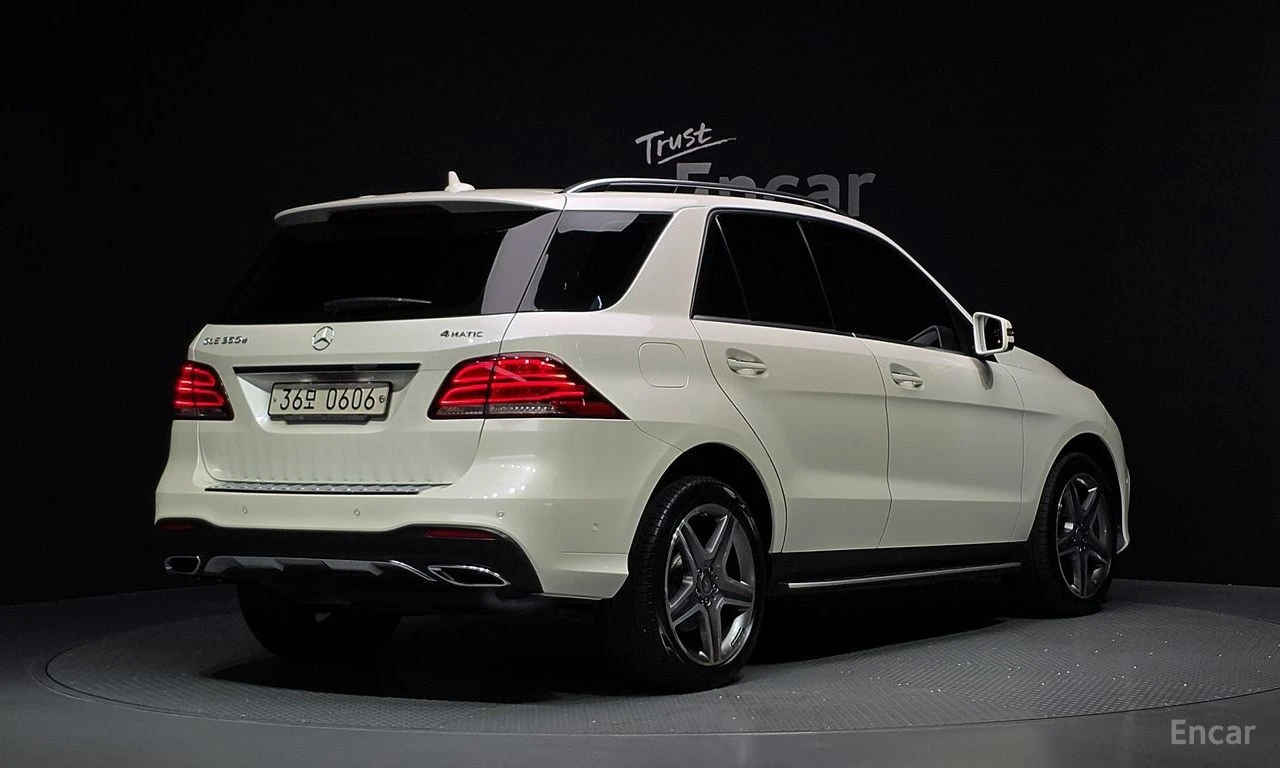 Mercedes-Benz GLE 350 AMG* LINE* ПОДГРЕВ* ОБДУХВАНЕ* LANE* ASSIST* ПАНОР, снимка 2 - Автомобили и джипове - 56120562