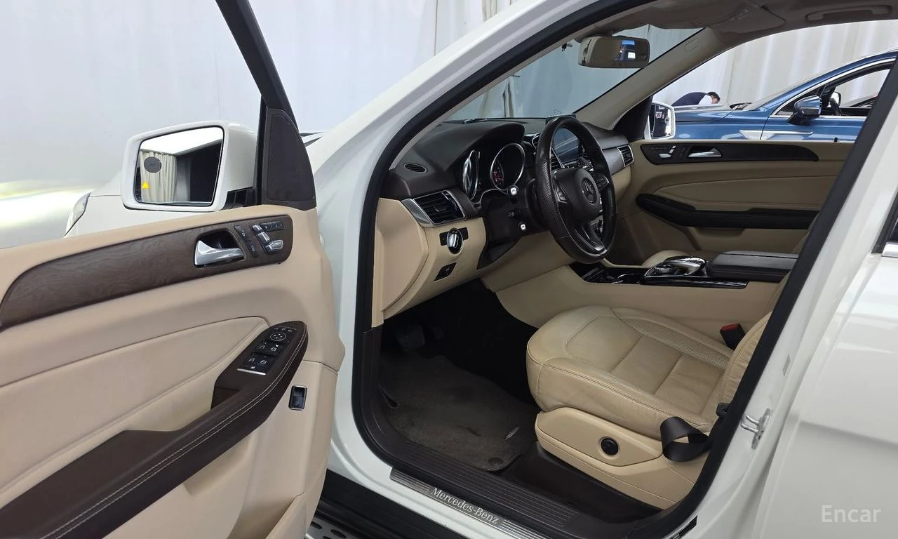 Mercedes-Benz GLE 350 AMG* LINE* ПОДГРЕВ* ОБДУХВАНЕ* LANE* ASSIST* ПАНОР, снимка 5 - Автомобили и джипове - 56120562