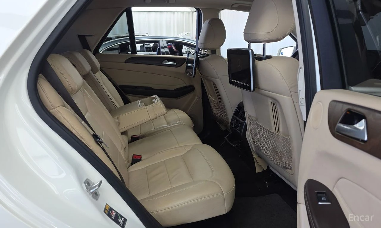 Mercedes-Benz GLE 350 AMG* LINE* ПОДГРЕВ* ОБДУХВАНЕ* LANE* ASSIST* ПАНОР, снимка 14 - Автомобили и джипове - 56120562