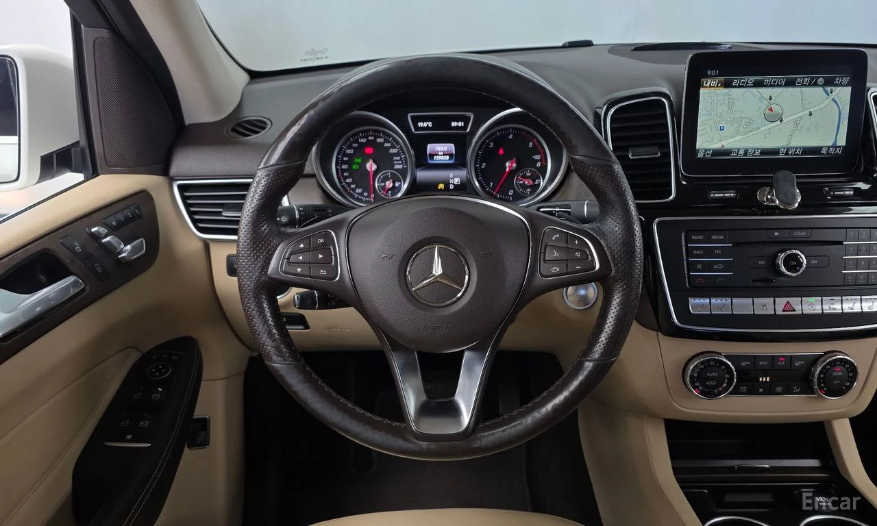 Mercedes-Benz GLE 350 AMG* LINE* ПОДГРЕВ* ОБДУХВАНЕ* LANE* ASSIST* ПАНОР, снимка 7 - Автомобили и джипове - 56120562
