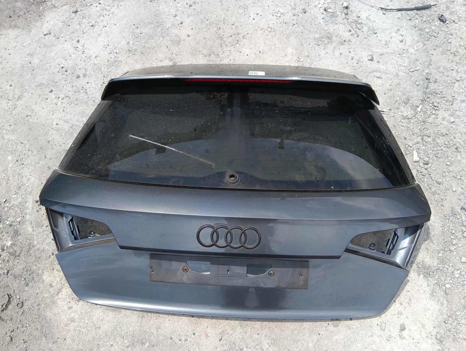 капак заден със стъкло тъмно сив Audi A3