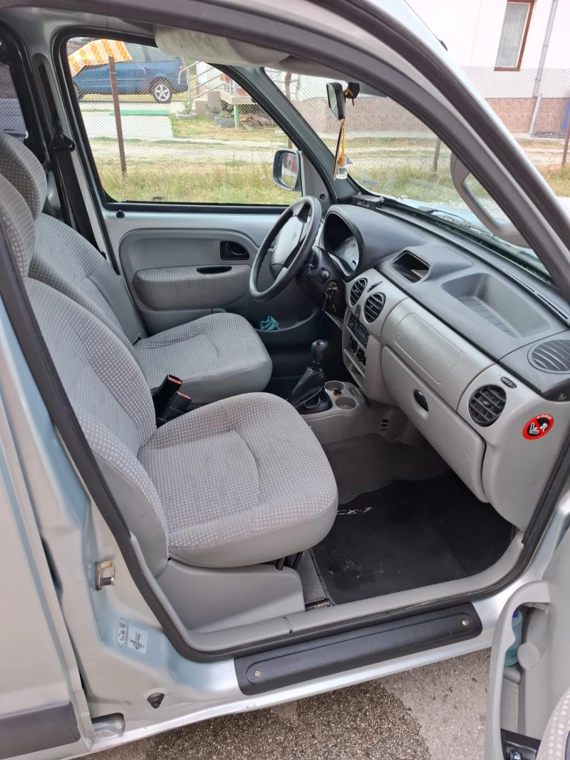 Renault Kangoo 1.2i 16v, снимка 11 - Автомобили и джипове - 47398368