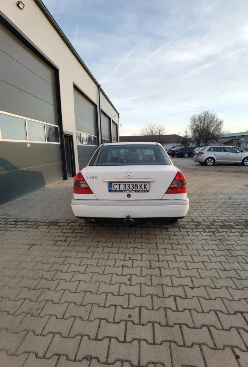 Mercedes-Benz C 180, снимка 3 - Автомобили и джипове - 48549224