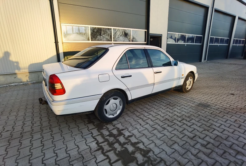 Mercedes-Benz C 180, снимка 2 - Автомобили и джипове - 48549224