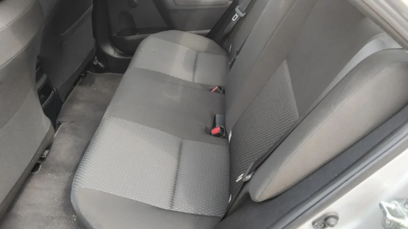 Toyota Corolla 1.33 benzin-100ps., снимка 8 - Автомобили и джипове - 51963275