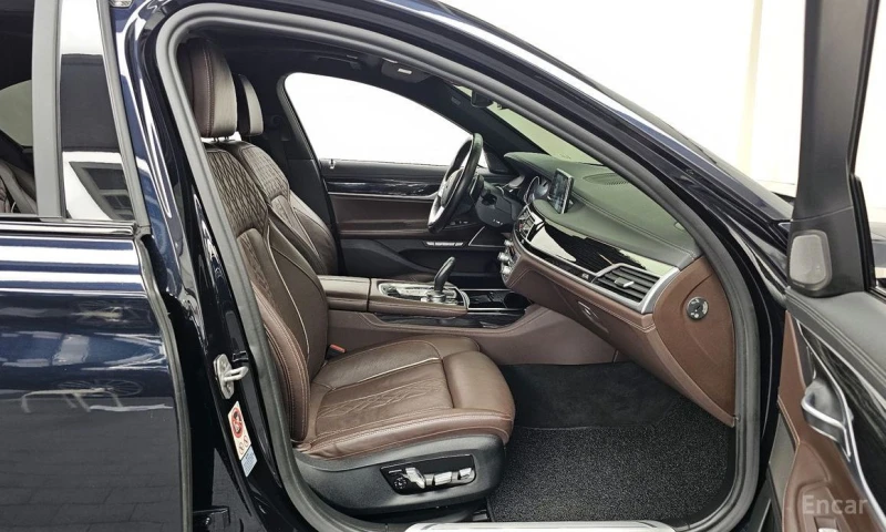 BMW 740, снимка 11 - Автомобили и джипове - 52892447