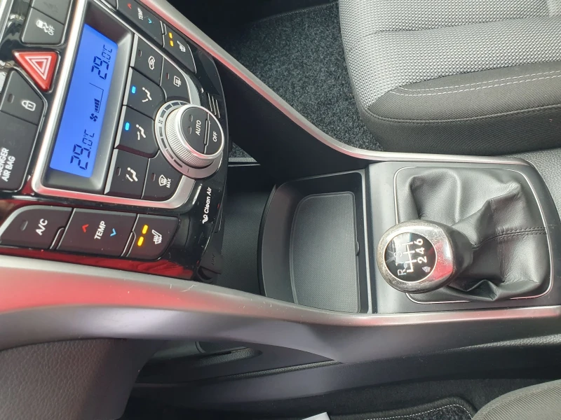 Hyundai I30 1.4 FULL NAVI PODGREV KAMERA, снимка 10 - Автомобили и джипове - 53179642