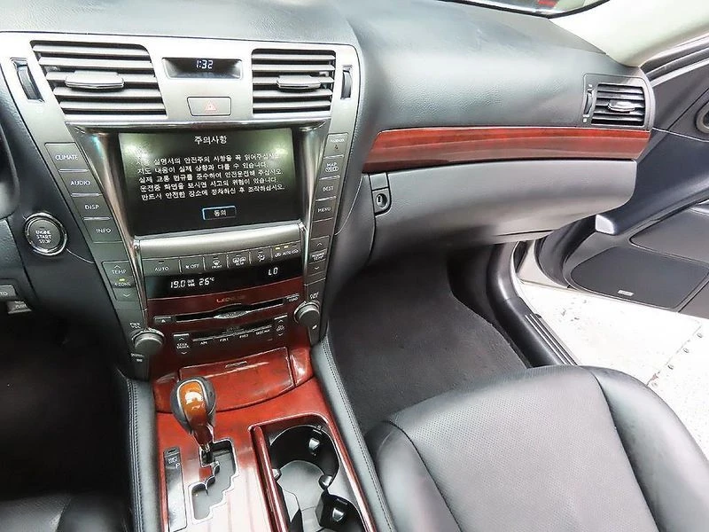 Lexus LS 4.6 1UR Automatic, снимка 9 - Автомобили и джипове - 55825513