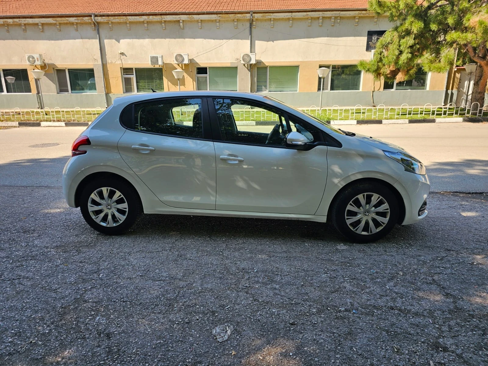 Peugeot 208 1.2 - изображение 2