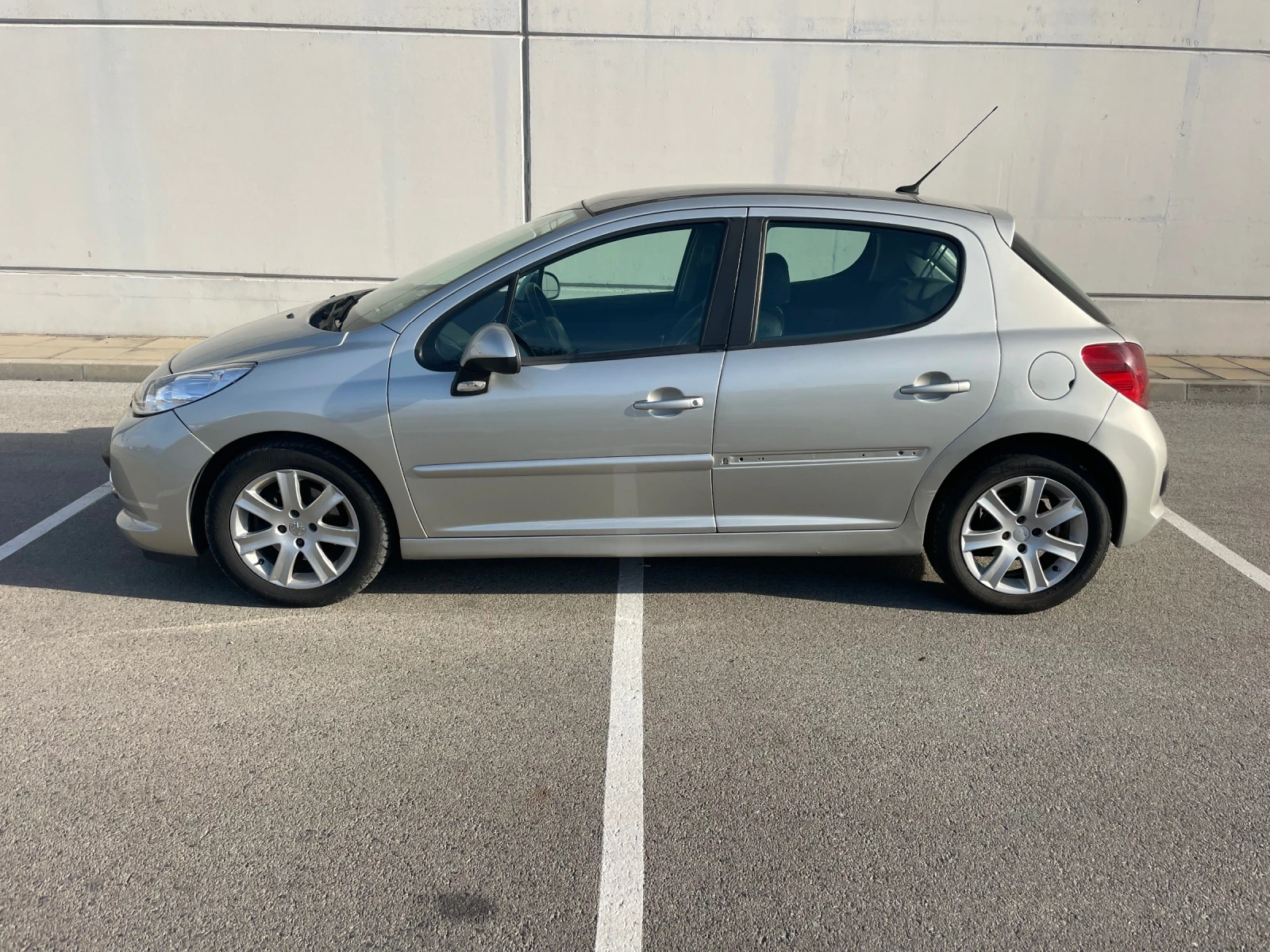 Peugeot 207 1.6HDI+ Кожа+ Климатроник+ Панорама - изображение 2