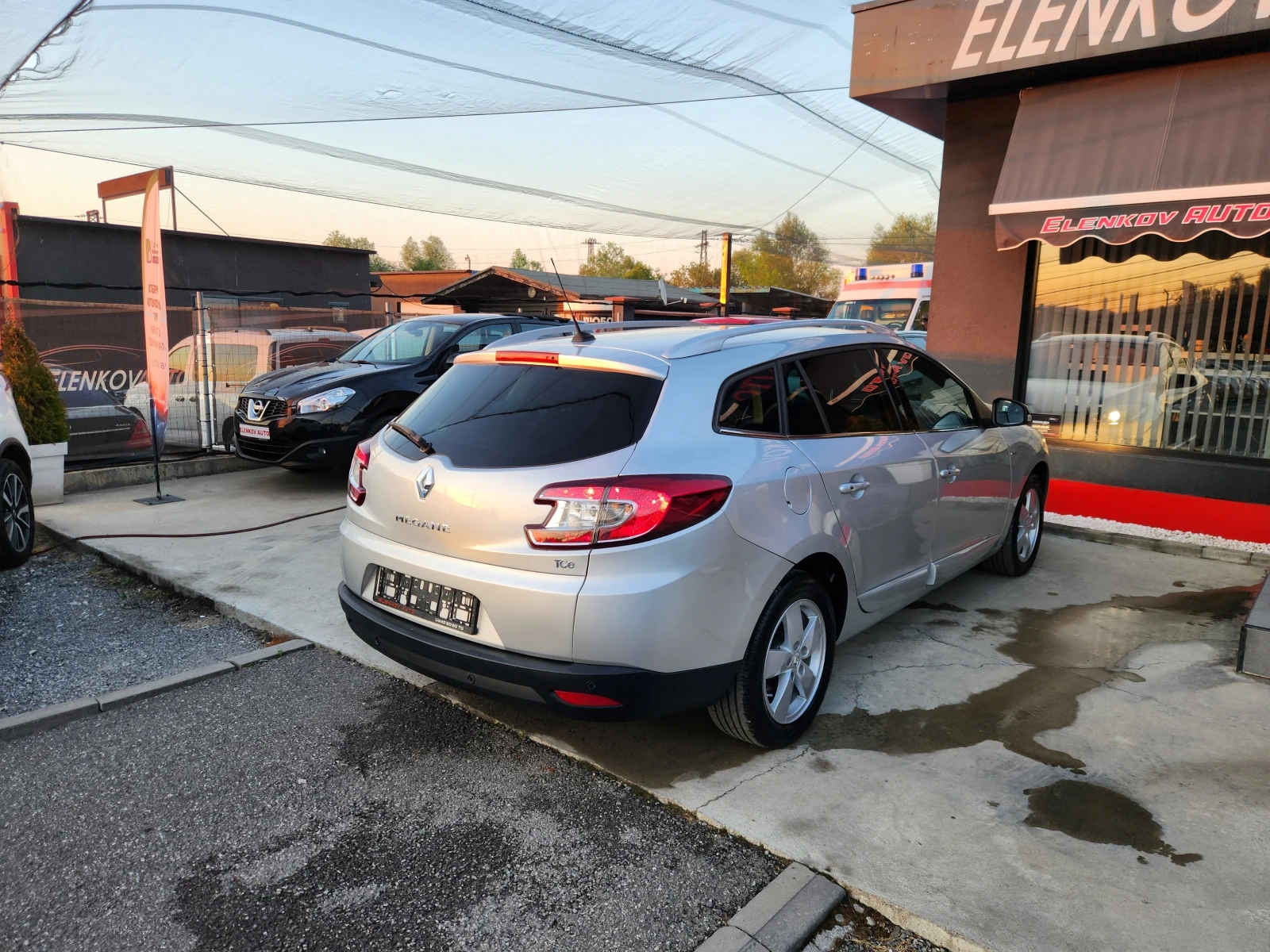 Renault Megane 1.2tce-130к.с EURO 6-АВТОМАТИК-НАВИГАЦИЯ-ШВЕЙЦАРИЯ - изображение 8